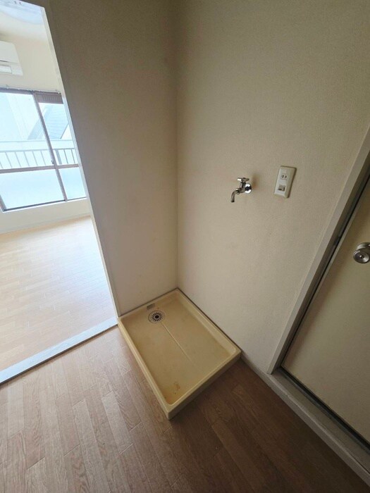 物件内観写真14　(洗濯機置場)