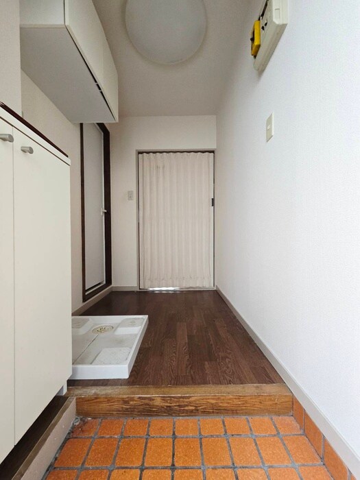 物件内観写真16　(玄関)