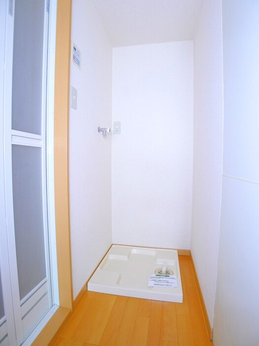 物件内観写真14　(洗濯機置場)