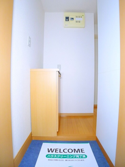 物件内観写真16　(玄関)