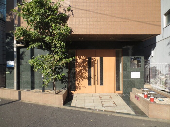 物件外観写真3　(エントランス部分)