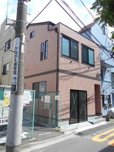 ルームズ新宿原町外観写真