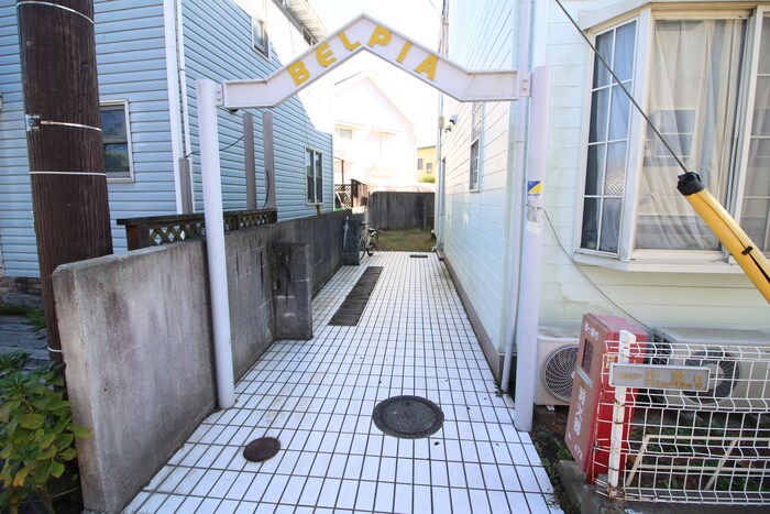 物件外観写真2　(エントランス部分)