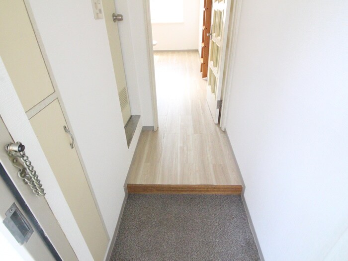 物件内観写真16　(玄関)