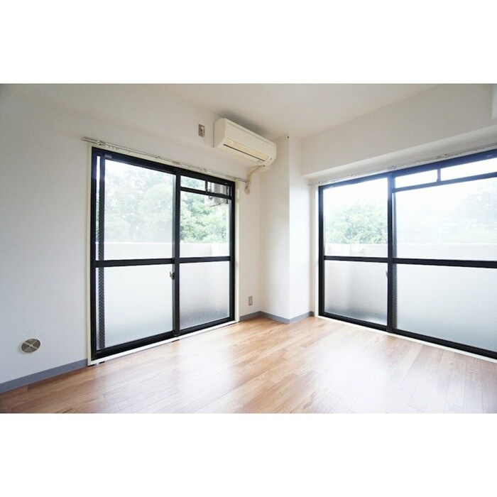 物件内観写真2　(居室)