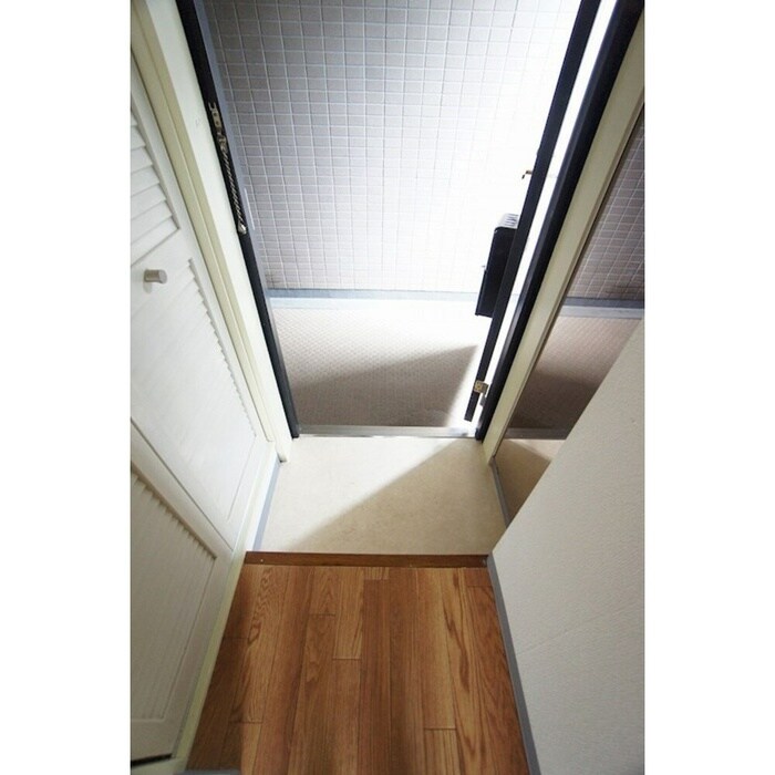 物件内観写真7　(玄関)