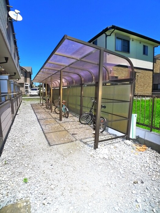 物件外観写真3　(駐輪場)