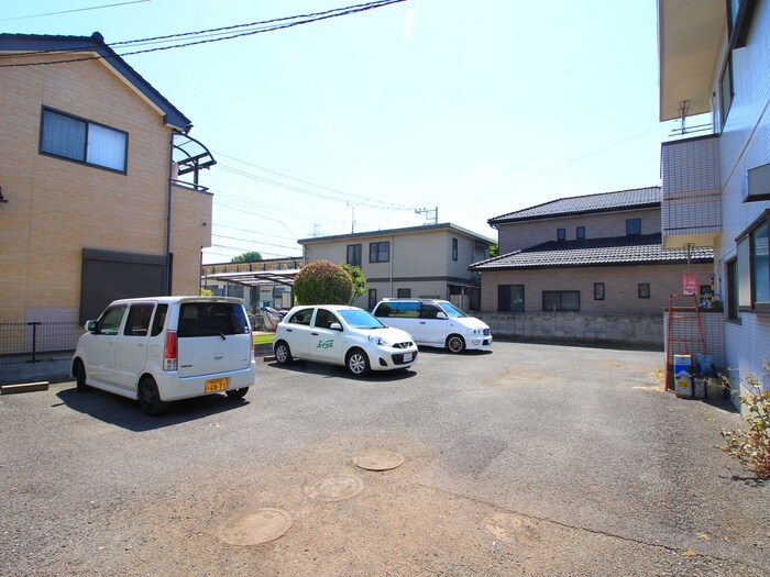 物件外観写真2　(駐車場)