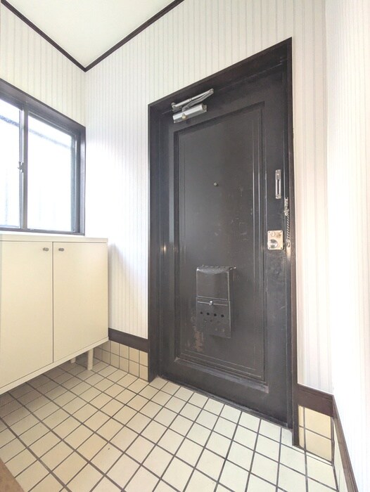 物件内観写真5　(玄関)