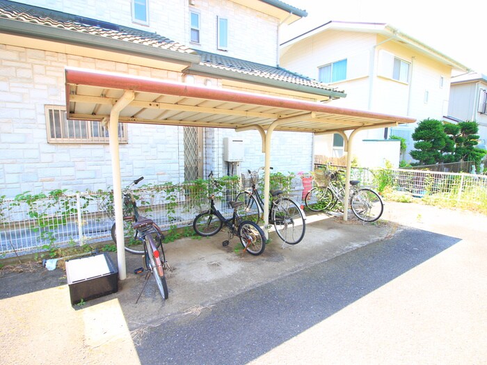 物件外観写真3　(駐輪場)