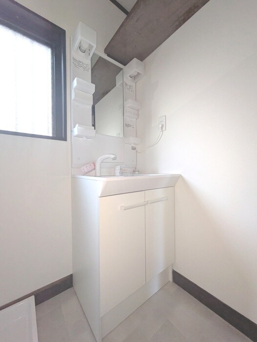 物件内観写真8　(洗面)