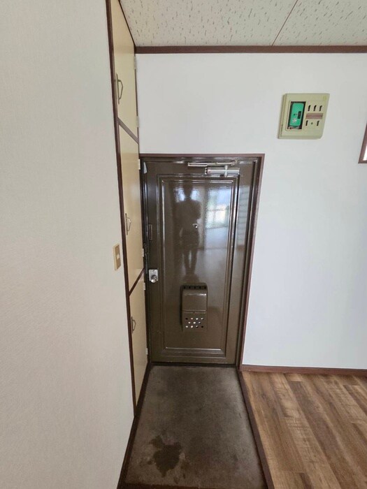 物件内観写真7　(玄関)