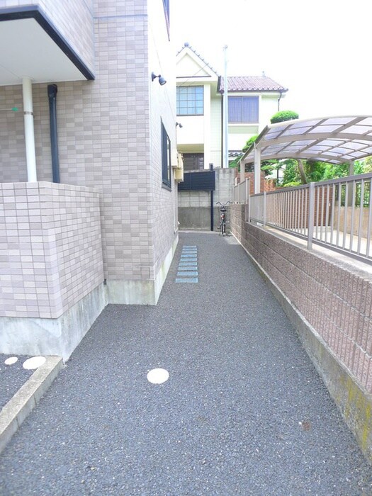 物件外観写真4　(エントランス部分)