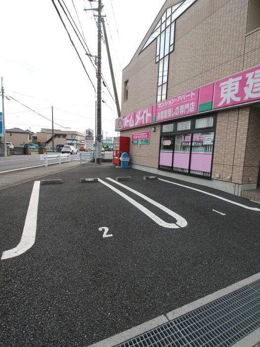 物件外観写真4　(駐車場)