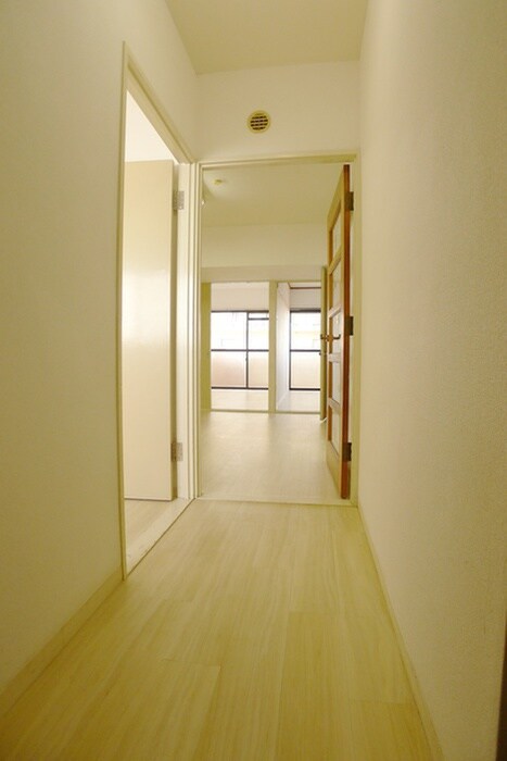 物件内観写真7　(玄関)