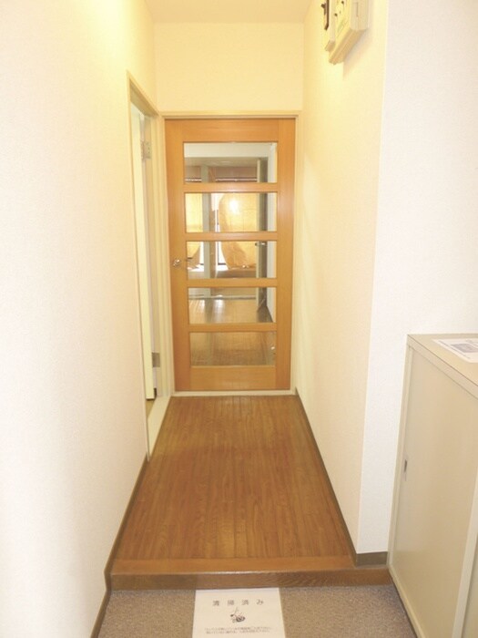 物件内観写真8　(玄関)