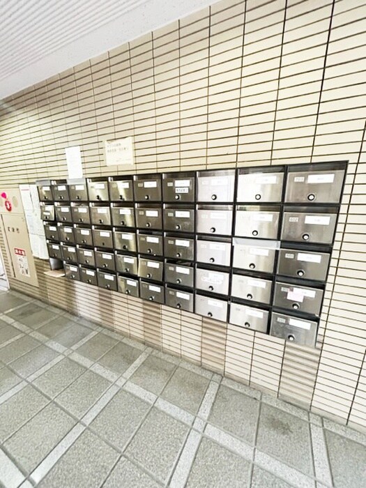 物件外観写真4　(エントランス部分)