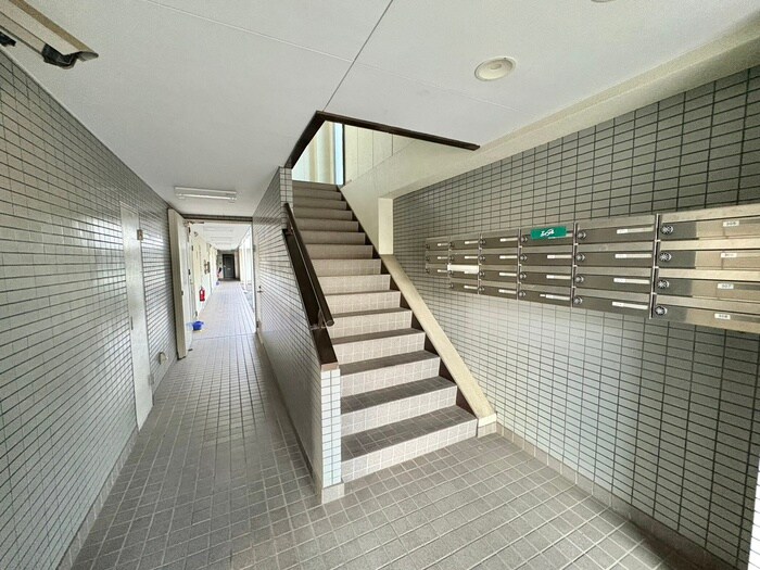 物件外観写真5　(エントランス部分)