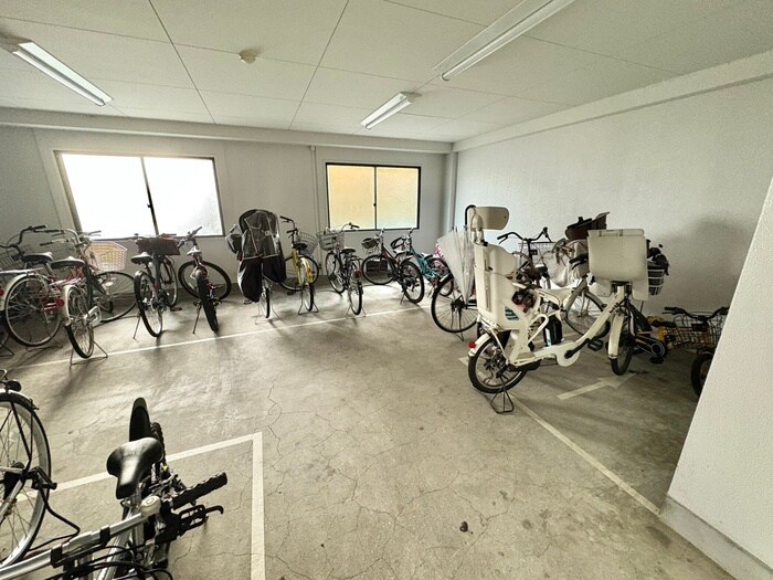 物件外観写真6　(駐輪場)