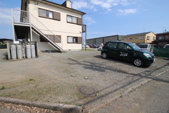 物件外観写真6　(駐車場)