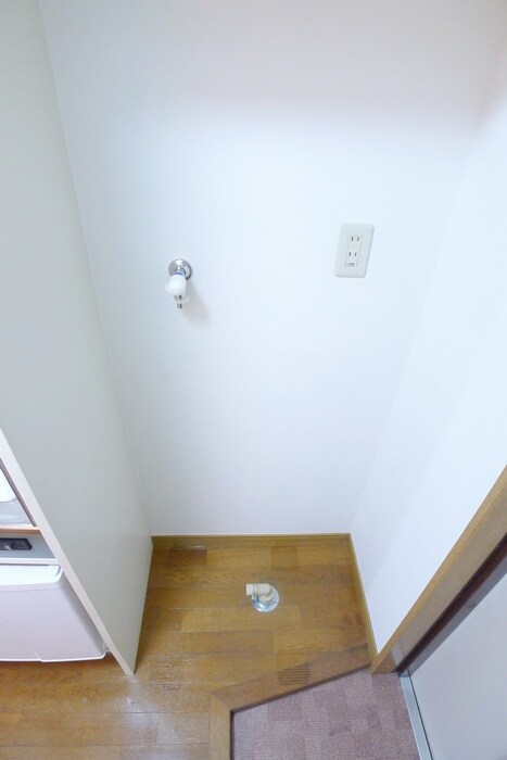 物件内観写真14　(洗濯機置場)