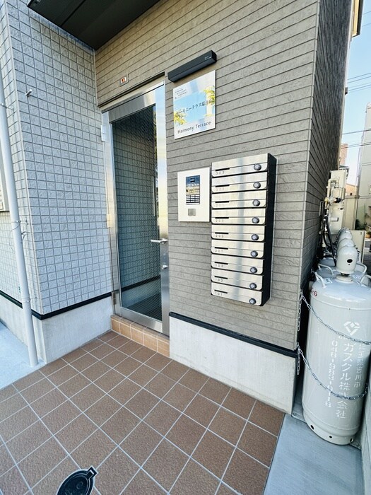 物件外観写真2　(エントランス部分)