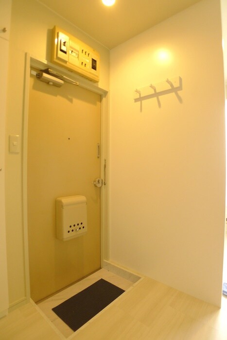 物件内観写真4　(玄関)