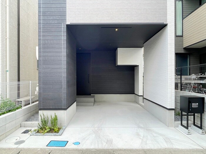 物件外観写真3　(駐車場)