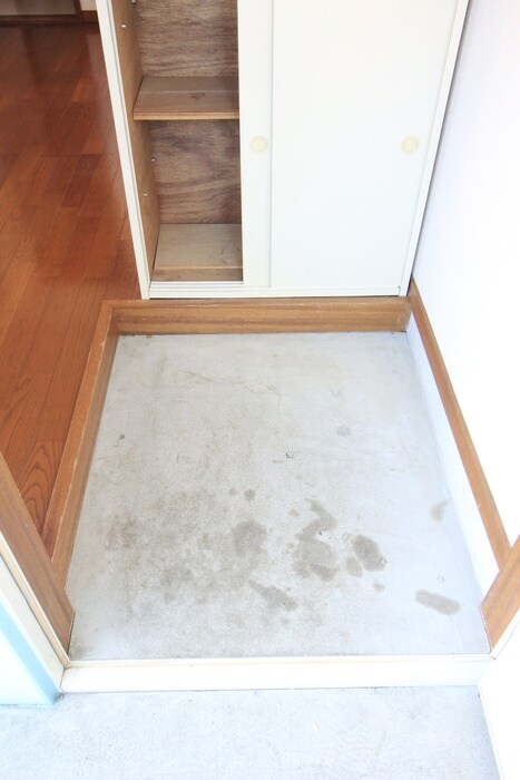 物件内観写真12　(玄関)