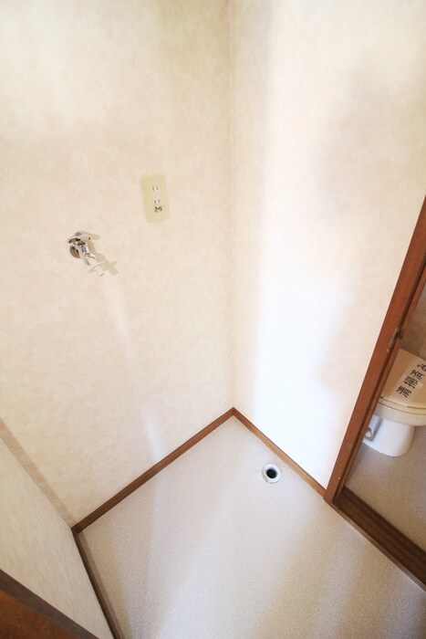 物件内観写真18　(洗濯機置場)