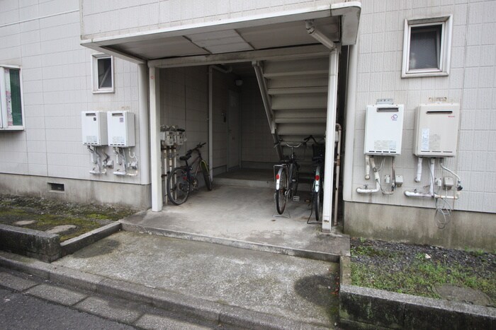 物件外観写真4　(エントランス部分)