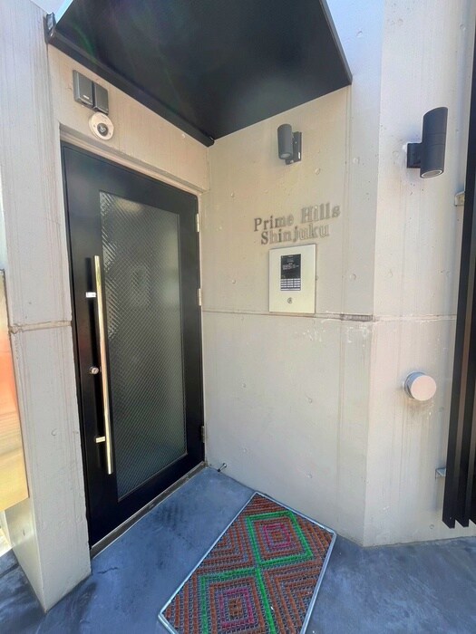 物件外観写真3　(エントランス部分)