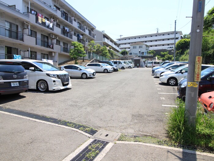 物件外観写真5　(駐車場)