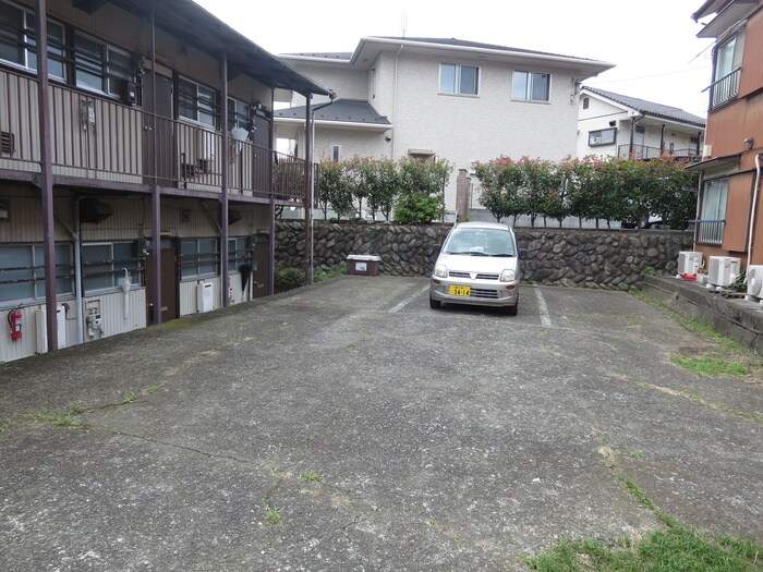物件外観写真5　(駐車場)