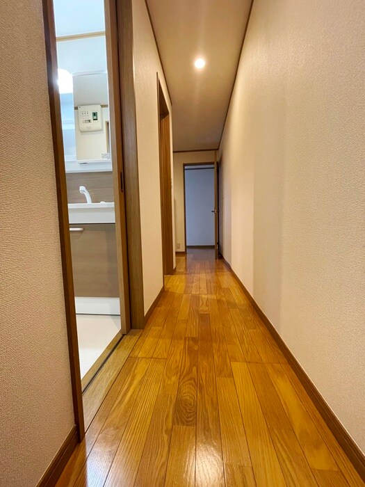 物件内観写真10　(玄関)