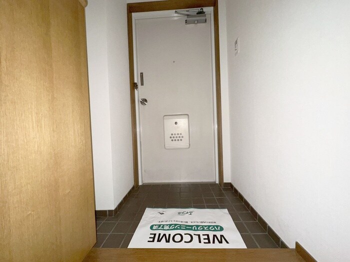 物件内観写真16　(玄関)