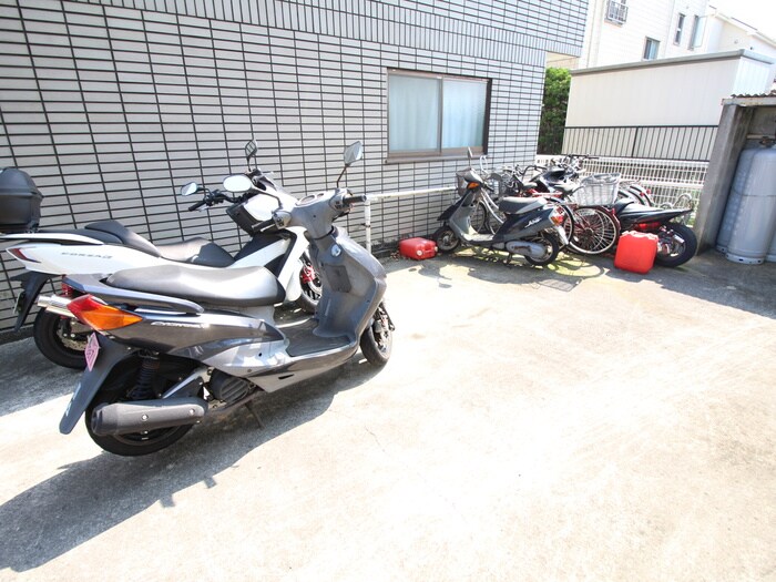 物件外観写真6　(駐輪場)