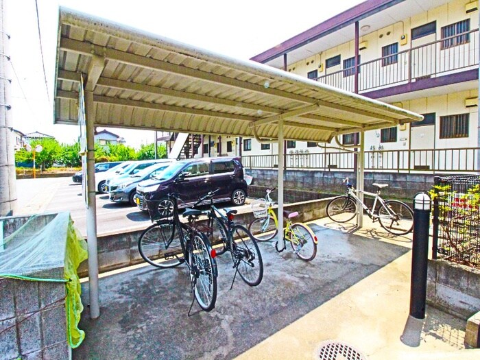 物件外観写真5　(駐輪場)