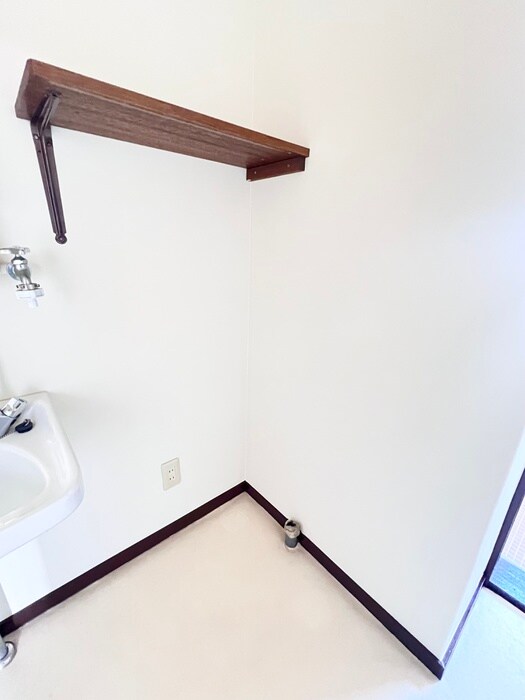 物件内観写真16　(洗濯機置場)