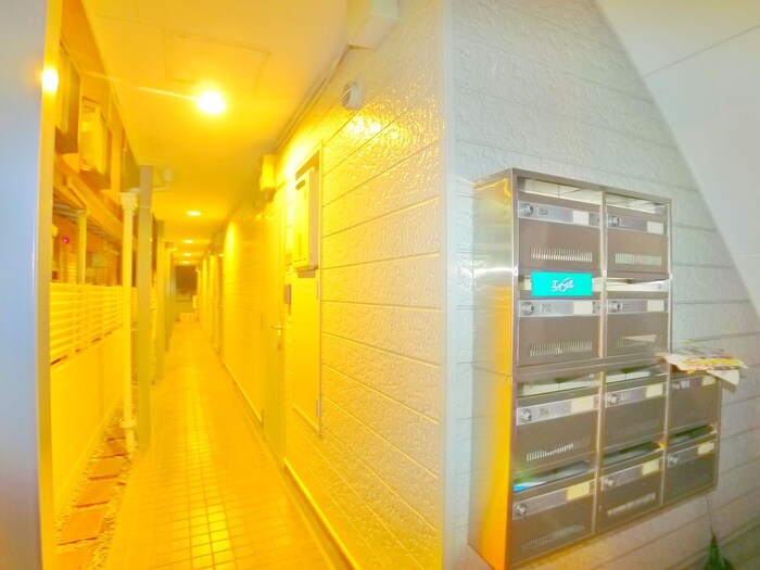 物件外観写真5　(エントランス部分)