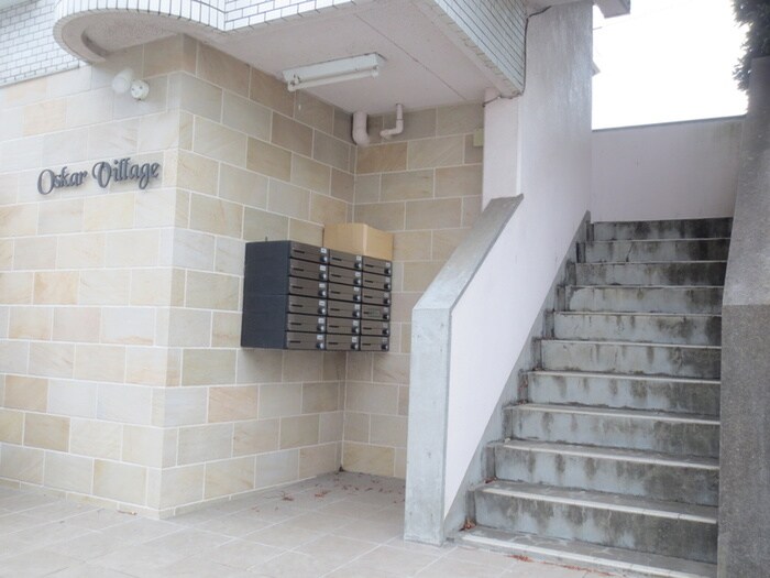 物件外観写真3　(エントランス部分)