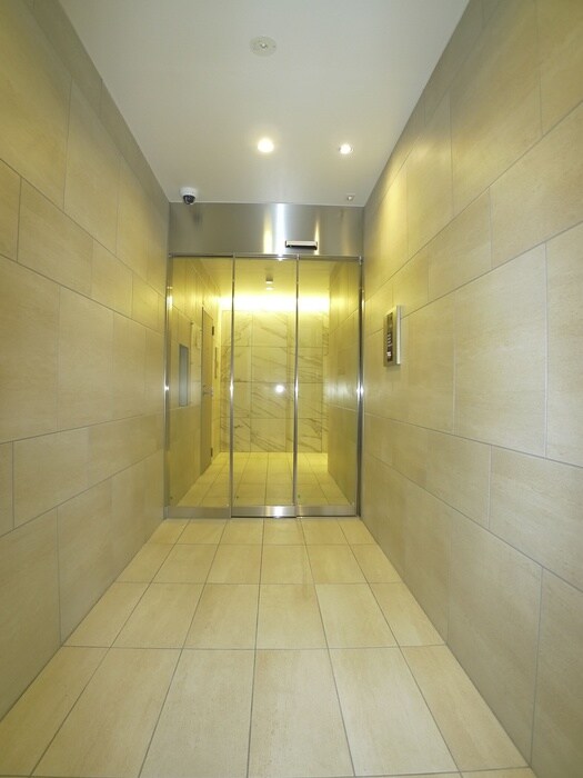 物件外観写真5　(エントランス部分)