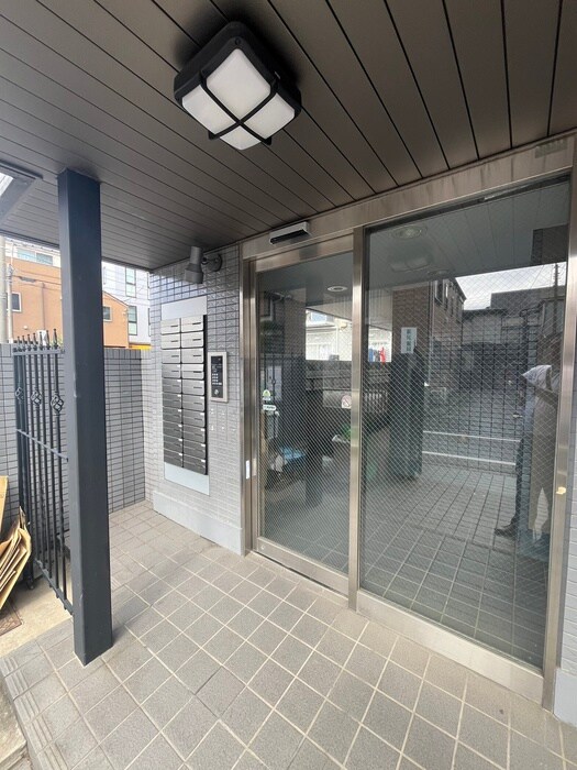 物件外観写真4　(エントランス部分)