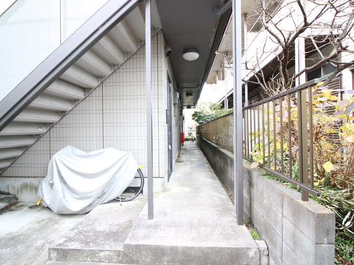 物件外観写真5　(エントランス部分)