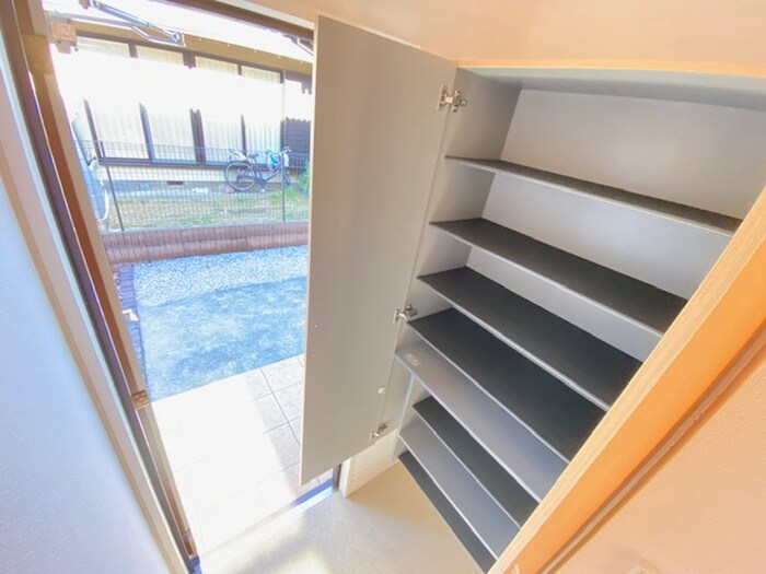 物件内観写真8　(靴箱)