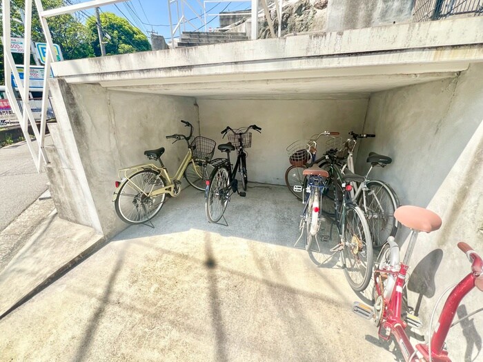 物件外観写真3　(駐輪場)