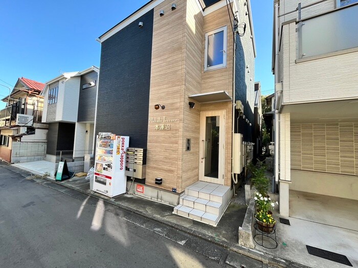 物件外観写真3　(エントランス部分)