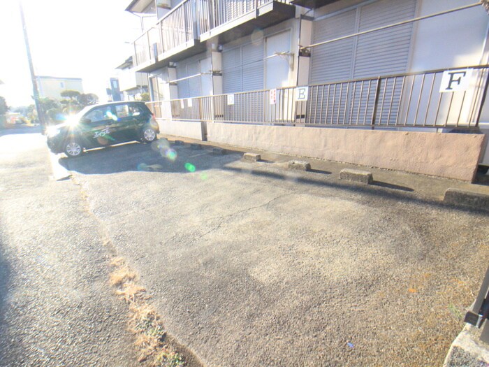 物件外観写真6　(駐車場)