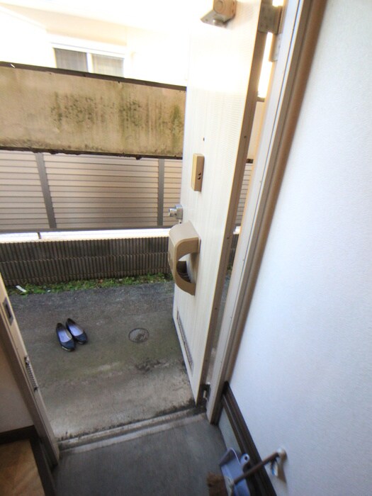 物件内観写真16　(玄関)