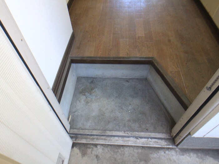 物件内観写真16　(玄関)